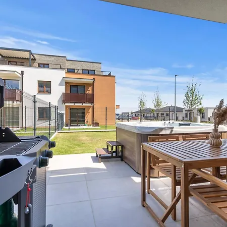 Boho W Jacuzzi, Grill & Garden Apartamento Modra