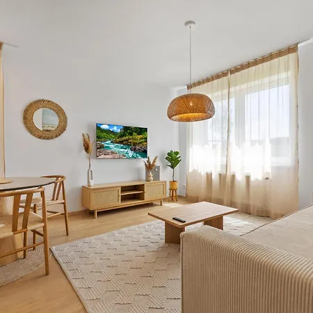 Boho W Jacuzzi, Grill & Garden Apartamento *